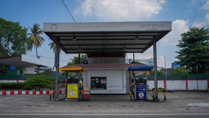 A closed fuel station, due to concerns over fuel supply amid the U.S.-Israel conflict with Iran, in Colombo, Sri Lanka, March 16, 2026. REUTERS/Thilina Kaluthotage