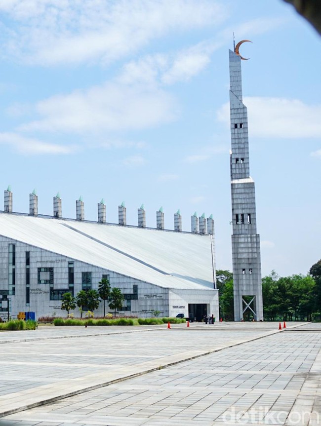 Unik Tanpa Kubah! Masjid Kampus UIII Depok Tampil Modern dan Elegan