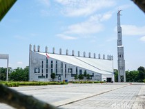 Unik Tanpa Kubah! Masjid Kampus UIII Depok Tampil Modern dan Elegan