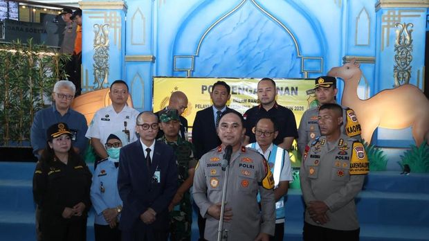 Wakapolda Metro Jaya Brigjen Dekananto Eko Purwono mengecek kesiapan arus mudik di Bandara Internasional Soekarno-Hatta.