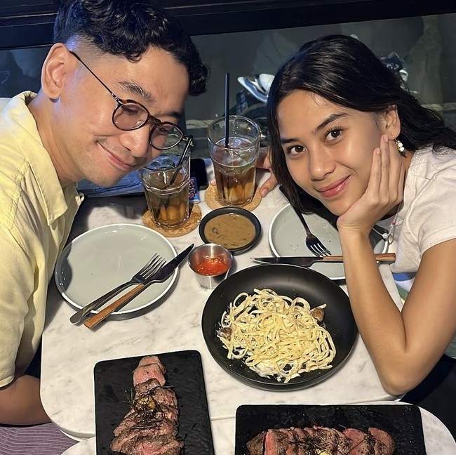 Mesranya! Adinda Thomas dan Suaminya Kulineran ke Jepang hingga China