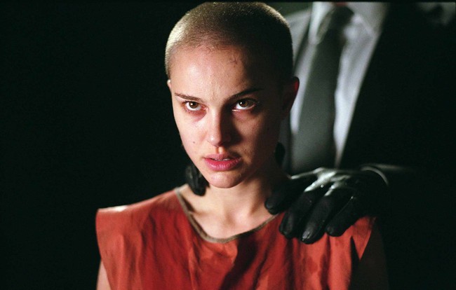 Natalie Portman digunduli rambutnya di depan kamera saat syuting film ‘V for Vendetta’. Foto: istimewa