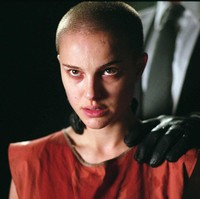 Natalie Portman digunduli rambutnya di depan kamera saat syuting film ‘V for Vendetta’. Foto: istimewa