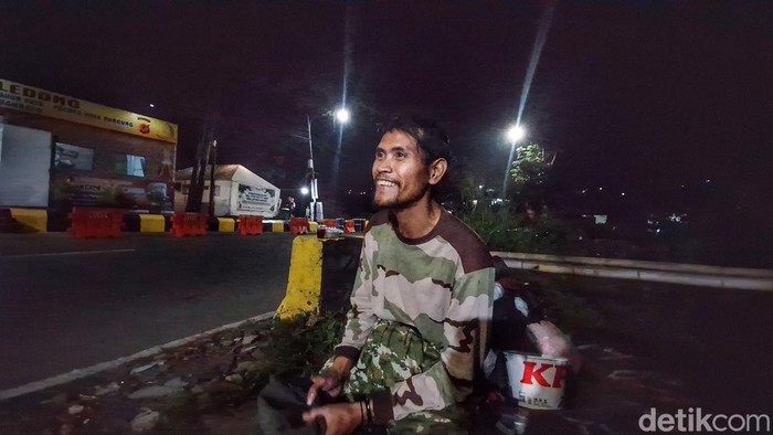 Asep, pemudik jalan kaki