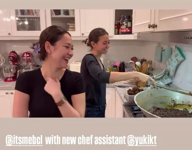BCL Turun ke Dapur! Masak 7 Kg Rendang hingga 6 Jam Buat Lebaran