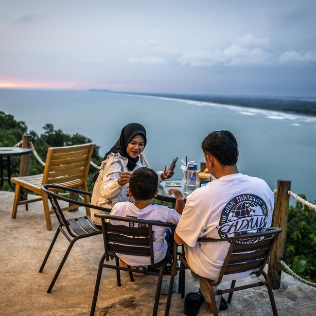 Cuma Rp20 Ribu! Pemudik Bisa Santai Sambil Nikmati Pantai di Mezzo Beach Club