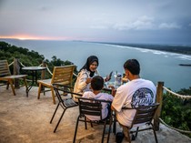 Cuma Rp20 Ribu! Pemudik Bisa Santai Sambil Nikmati Pantai di Mezzo Beach Club