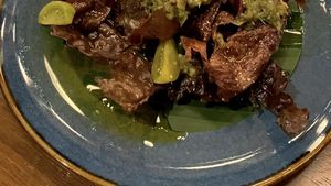 Video: Bukber Spesial pakai Ayam Susu hingga Dendeng Krispi