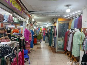 Pedagang Pakaian di Pasar Petisah Medan Mengeluh Omzet Menurun Jelang Lebaran