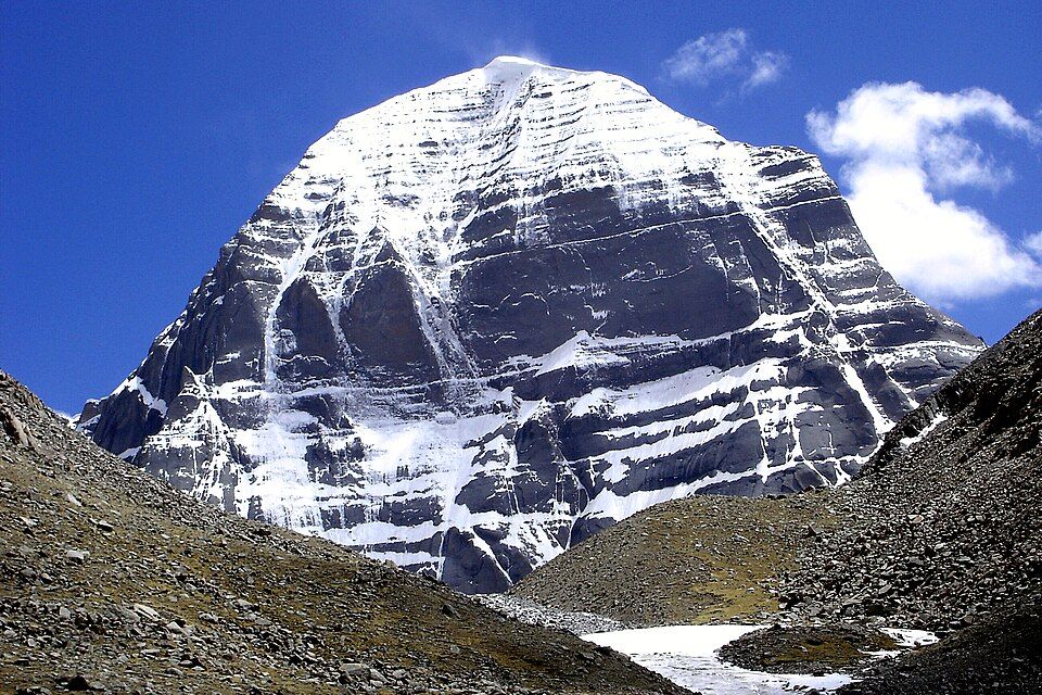 Gunung Kailash di Tibet. (Wikipedia)