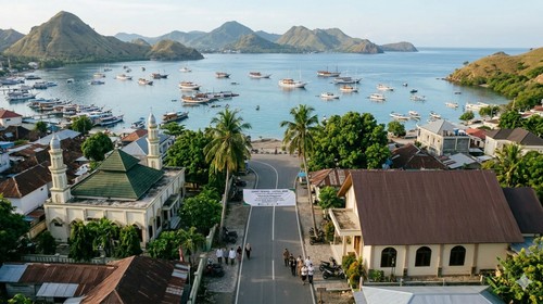 Ilustrasi pelaksanaan Jumat Hening di Labuan Bajo, Manggarai Barat. (Gemini AI)