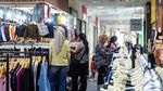 Jelang Idulfitri, Warga Berburu Baju Bekas