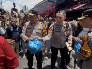 Kapolda Jatim Sapa Sopir yang Terjebak Macet Horor di Pelabuhan Ketapang