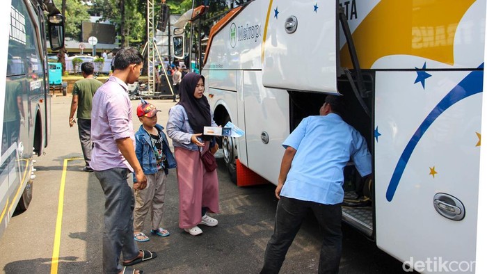 Ribuan peserta mudik gratis Presisi 2026 diberangkatkan Kapolri dari Lapangan Presisi Polda Metro Jaya, Jakarta Selatan, Rabu (18/3/2026) pagi. Program ini disambut hangat masyarakat.