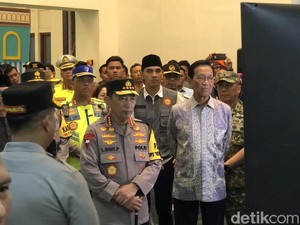 Kapolri-Sultan HB X Tinjau Arus Mudik di Stasiun Tugu Jogja