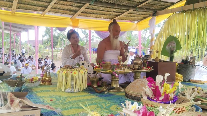Kegiatan ritual jelang Hari Raya Nyepi di Palembang