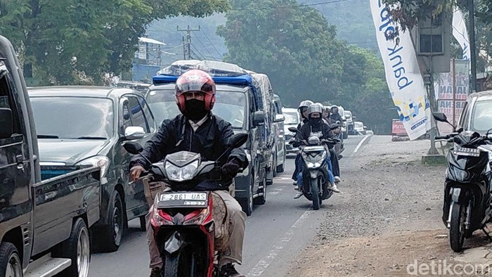 Kemacetan di jalur Limbangan-Malangbong saat arus mudik lebaran 2026, Rabu (18/3/2026).