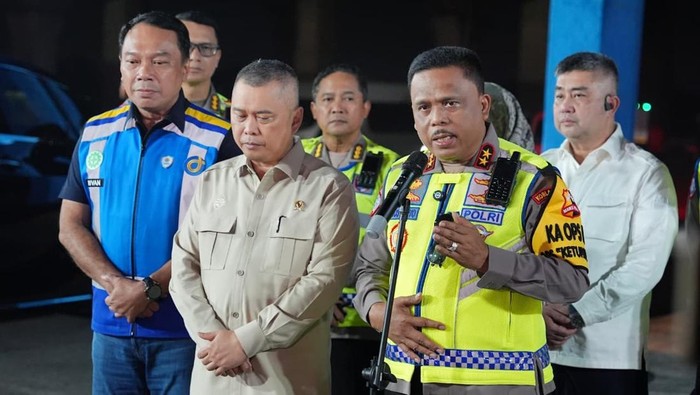 Kepala Korps Lalu Lintas (Kakorlantas) Polri Irjen Agus Suryonugroho (kanan). (dok istimewa)