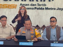 Tampilkan CCTV, Kapolda Metro Jamin Transparan Usut Kasus Penyiraman Air Keras