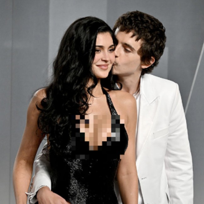 Foto: Timothee Chalamet Cium Kylie Jenner di After Party Oscar 2026