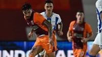 Hingga laga tuntas, skor 1-1 tidak berubah. Kini, Persib Bandung berada di puncak klasemen dengan perolehan 58 poin dan Borneo FC mengantongi 54 poin di bawah Persib. Foto: (Instagram @borneofc.id)