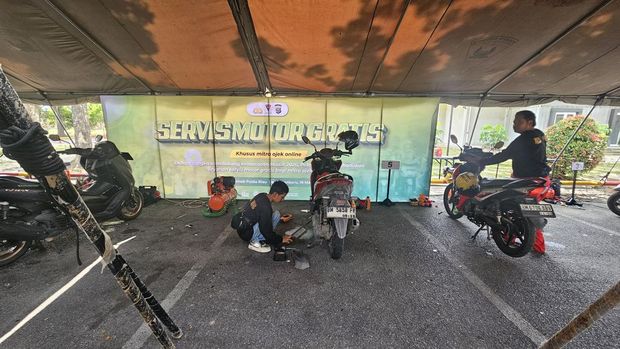 Layanan bengkel gratis di Mako Brimob Polda Riau (Mei Amelia/detikcom)