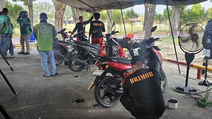 Layanan bengkel gratis di Mako Brimob Polda Riau (Mei Amelia/detikcom)