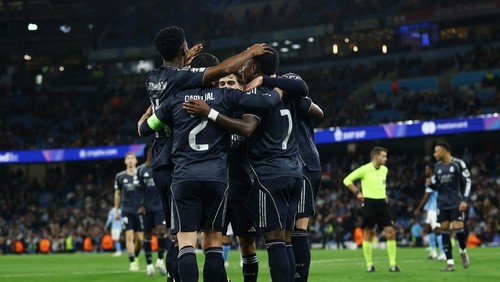 Soccer Football - UEFA Champions League - Round 16 - Second Leg - Manchester City v Real Madrid - Etihad Stadium, Manchester, Britain - March 17, 2026 Real Madrids Vinicius Junior celebrates scoring their second goal with teammates Action Images via Reuters/Lee Smith