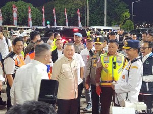 Menhub-Kakorlantas Tinjau Pelabuhan Merak dan Ciwandan, Temui Para Pemudik