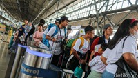 Ribuan peserta mudik gratis mengikuti program Mudik Aman Berbagi Harapan di Stasiun Pasar Senen, Jakarta, Rabu (18/3/2026). Program yang digelar PLN ini memberangkatkan pemudik ke berbagai daerah.