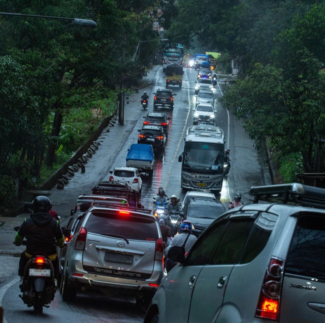 Nagreg Padat, Arus Mudik Diprediksi Mencapai Puncak pada Malam Hari