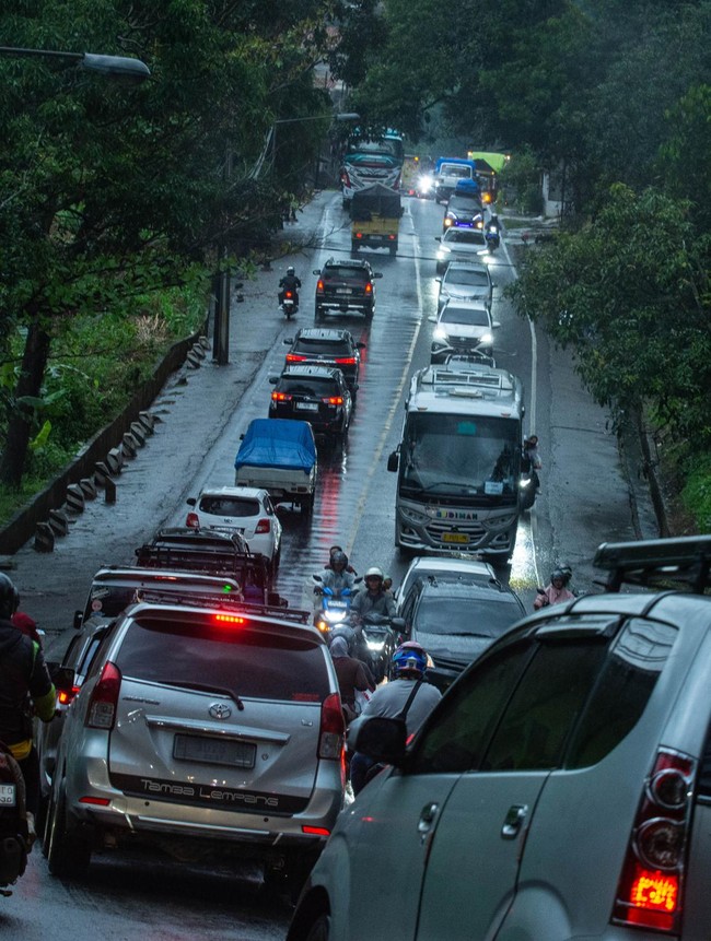 Nagreg Padat, Arus Mudik Diprediksi Mencapai Puncak pada Malam Hari
