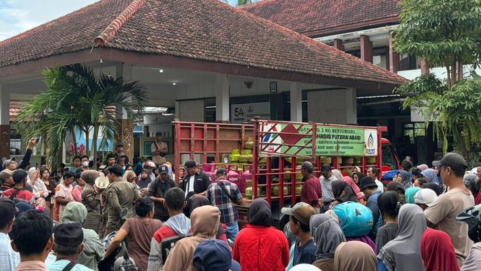 Pasar khsusus LPG 3 Kg digelar disejumlah titik di Kabupaten Banyuwangi dengan menghabiskan stock hingga 3.350 tabung.