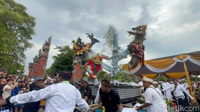 Semarak Pawai Ogoh-ogoh Sambut Nyepi di Surabaya