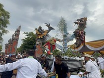 Pawai Ogoh-ogoh Warnai Perayaan Nyepi di Surabaya