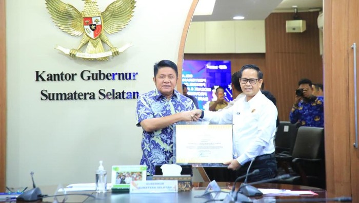 Pemprov Sumsel menerima sertifikat hak pengelolan (HPL) Mozaik 5 dan Mozaik 6 Pelabuhan Tanjung Carat.