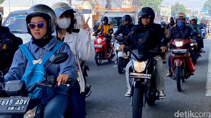 Pemudik bermotor lintasi jalur Cileunyi