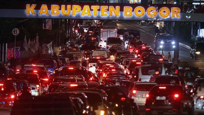 Pemudik Padati Jalur Puncak Menuju Selatan Jawa Barat