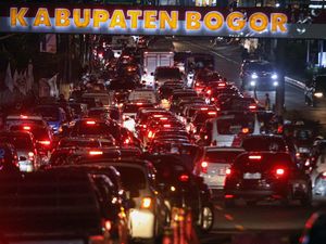 Pemudik Padati Jalur Puncak Menuju Selatan Jawa Barat
