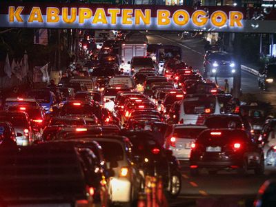 Pemudik Padati Jalur Puncak Menuju Selatan Jawa Barat
