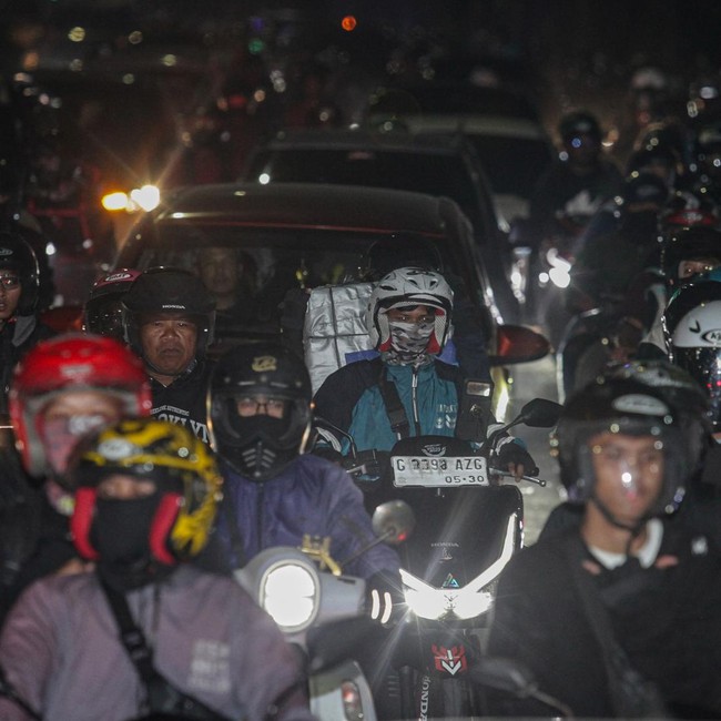 Arus Mudik Membludak, Motor Kuasai Jalur Karawang