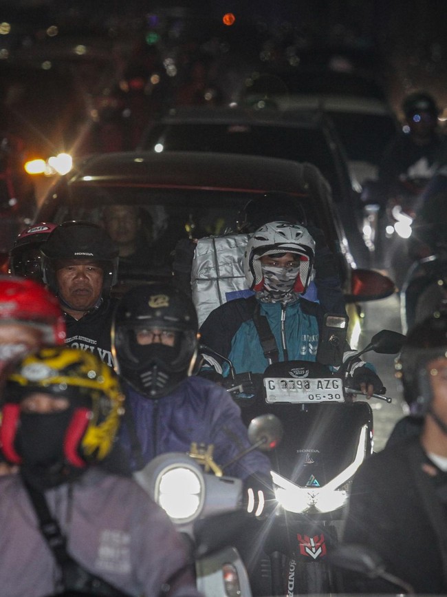 Arus Mudik Membludak, Motor Kuasai Jalur Karawang