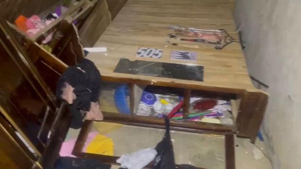Penampakan rumah di Jeneponto diamuk massa gegara pemiliknya dituduh selingkuh dengan istri orang. Dokumen Istimewa Penampakan rumah di Jeneponto diamuk massa gegara pemiliknya dituduh selingkuh dengan istri orang. Dokumen Istimewa