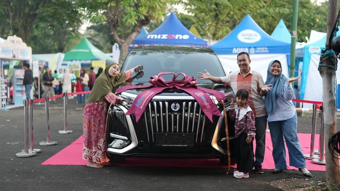 Peserta Mudik Asyik Alfamart & Alfagift Bawa Pulang Mobil Listrik Mewah