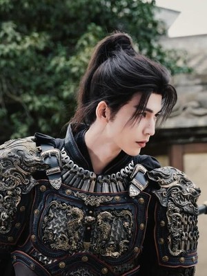 Pesona Zhang Linghe, Bintang Utama Dracin Pursuit of Jade