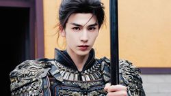Pesona Zhang Linghe, Bintang Utama Dracin Pursuit of Jade
