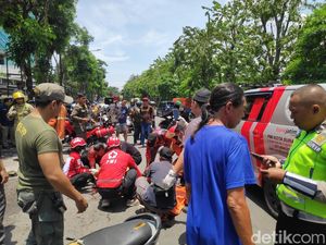 Pemotor Nahas Tewas Tabrak Rombong Gulai di Jalan Rajawali Surabaya