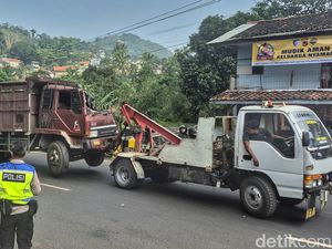 Truk Muatan Sapi Kecelakaan di Cikaledong Nagreg, Satu Pemudik Tewas