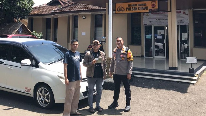 Polsek Ciawi menemukan mobil sewaan milik warga yang digelapkan di wilayah Bekasi, Jawa Barat. (dok istimewa)