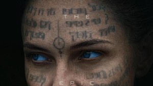 Rebecca Ferguson sebagai Lady Jessica yang identik dengan tato bahasa kuno di seluruh wajahnya. Foto: Dok.Warner Bros